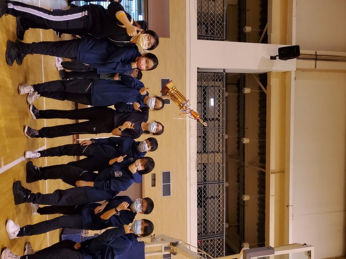 羅區與901籃球女孩合影,恭喜901女籃獲得亞軍